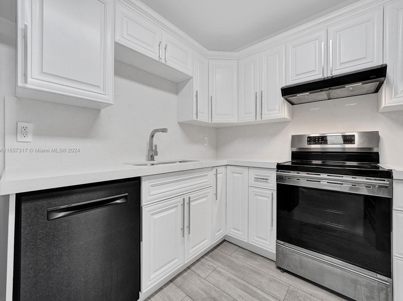 2446 Fillmore St, Hollywood FL 33020-4308 exterior