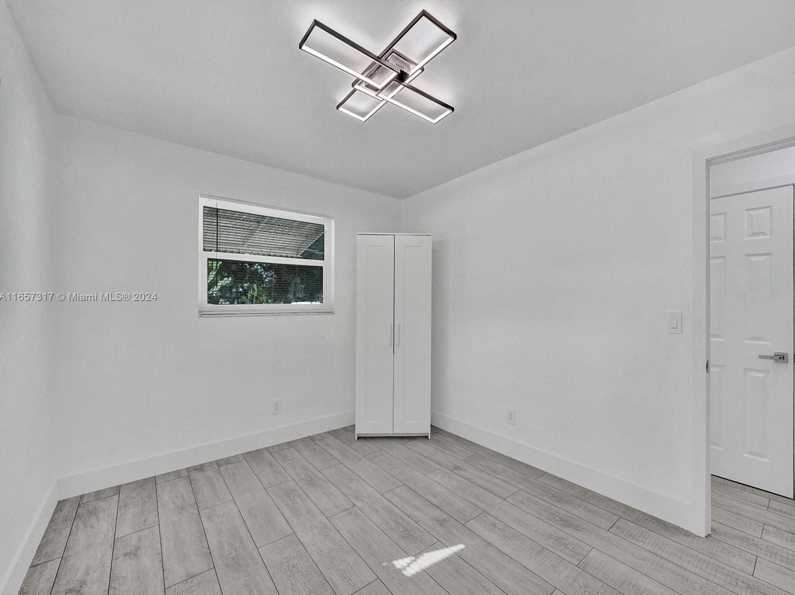 2446 Fillmore St, Hollywood FL 33020-4308 exterior