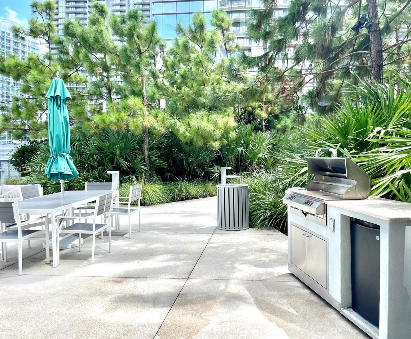 88 7th St, Miami FL exterior