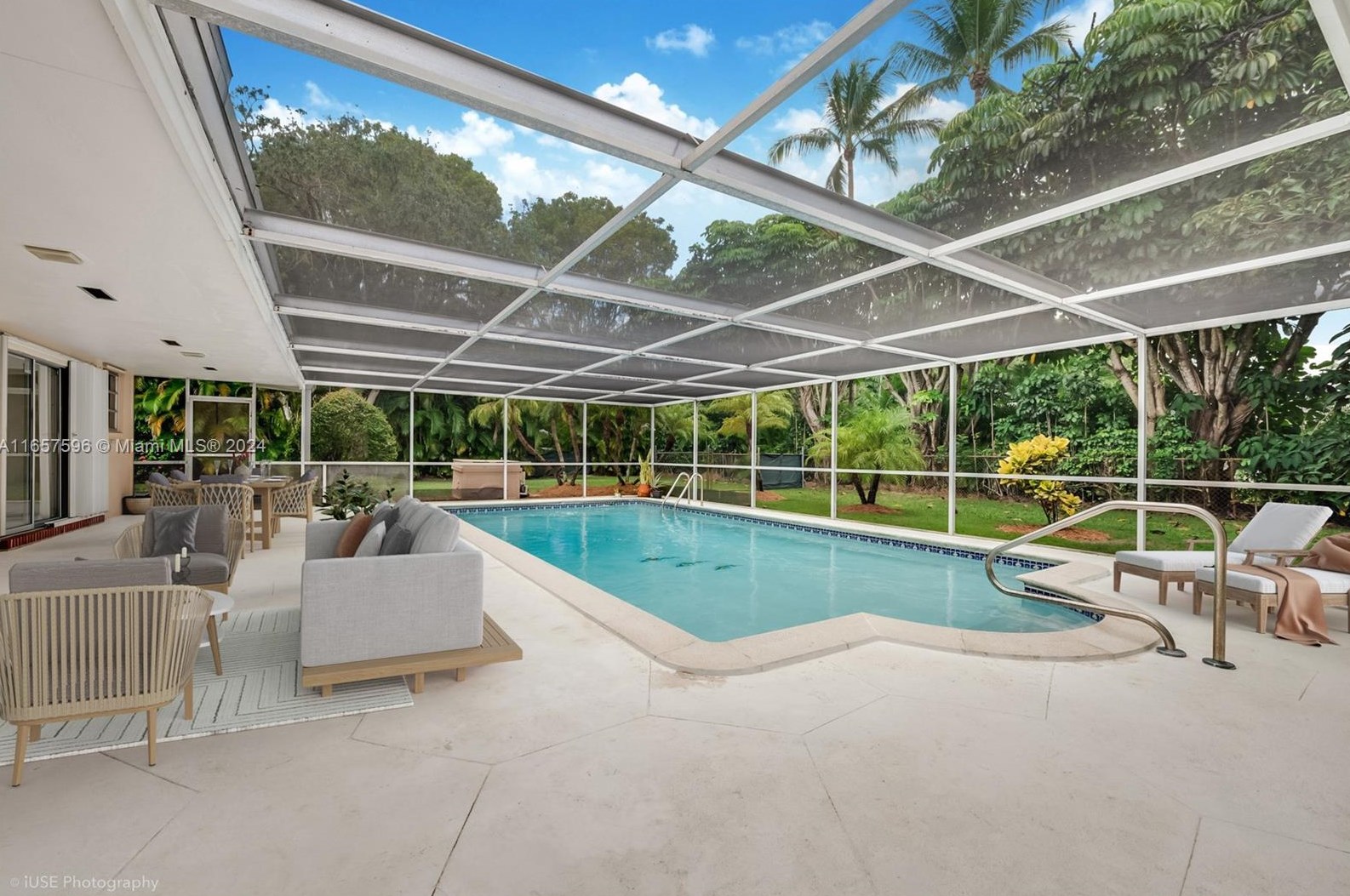 5685 85 St, Miami FL 33150-2642 exterior