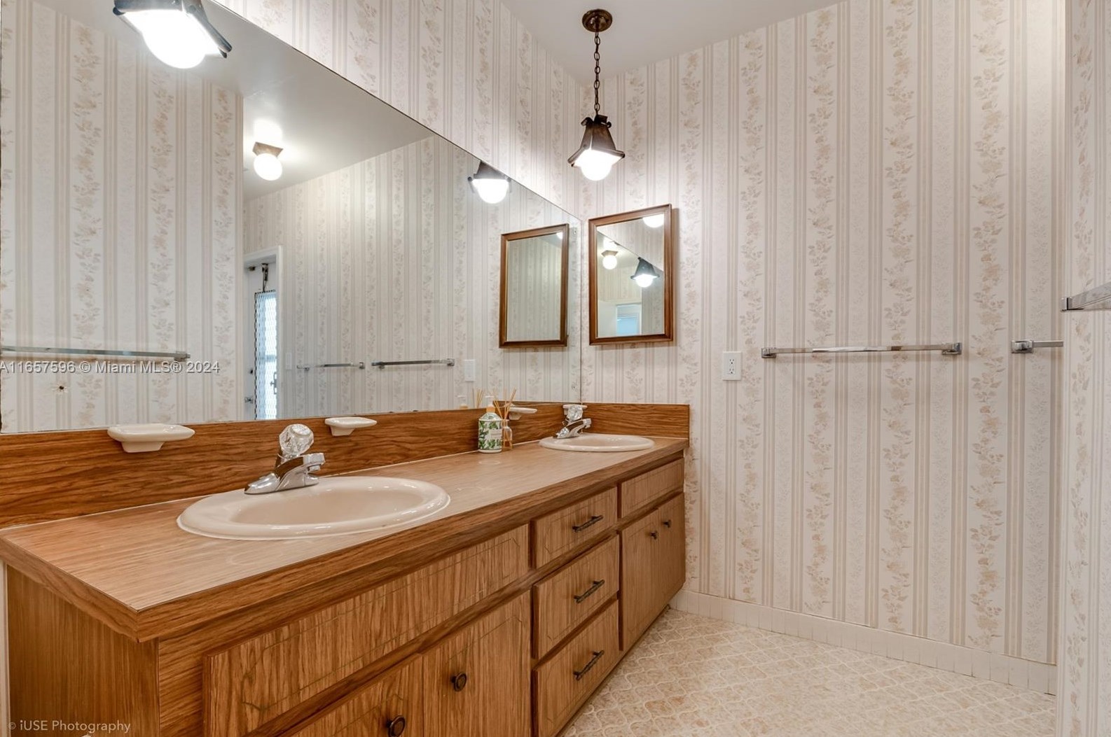 5685 85 St, Miami FL 33150-2642 exterior