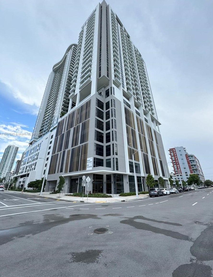 1642 1st Ave, Miami FL  33132-1119 exterior