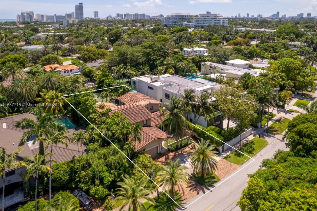 5069 Bay Rd, Miami FL 33140-2008 exterior