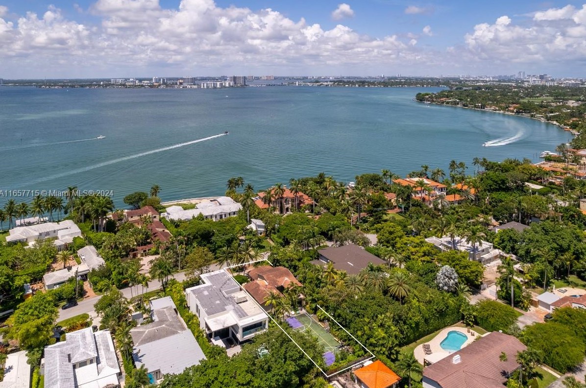 5069 Bay Rd, Miami FL 33140-2008 exterior