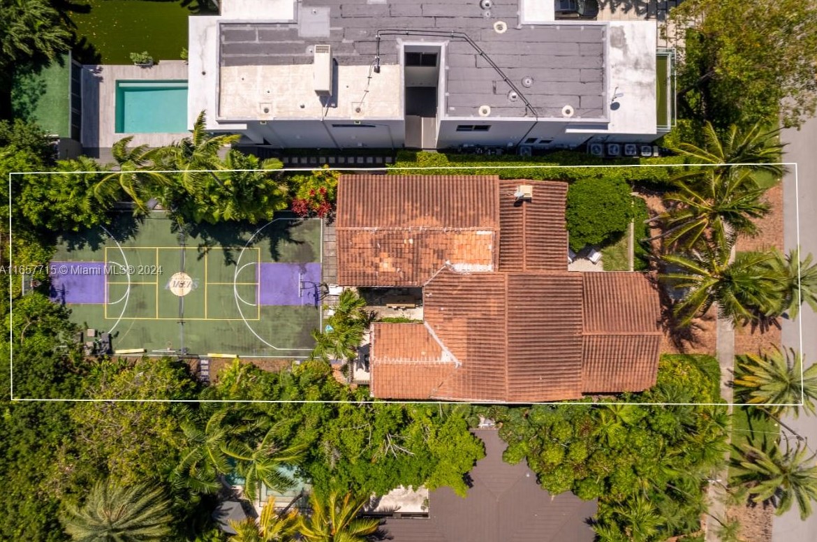 5069 Bay Rd, Miami FL 33140-2008 exterior