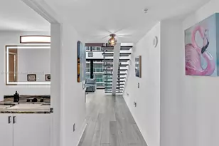 41 SE 5th St, Miami, FL 33131 - Photo 17