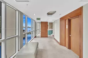 41 SE 5th St, Miami, FL 33131 - Photo 43