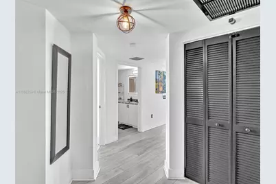 41 SE 5th St #1717, Miami, FL 33131 - Photo 5