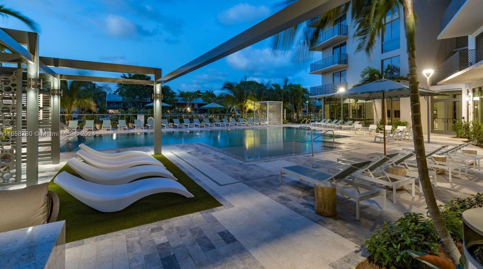 999 7th St, Miami FL  33136-3105 exterior