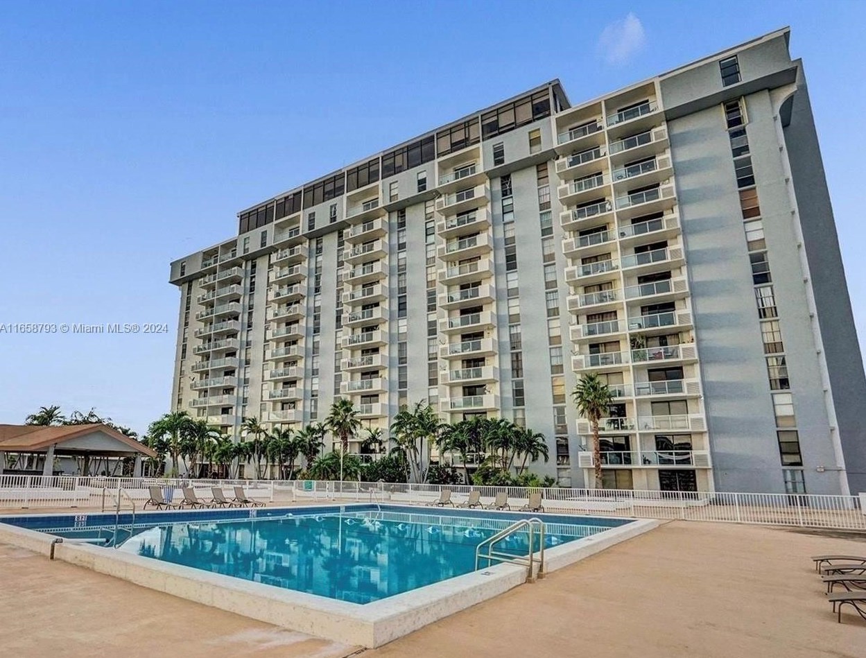 13499 Biscayne Blvd, Miami FL 33181-2026 exterior