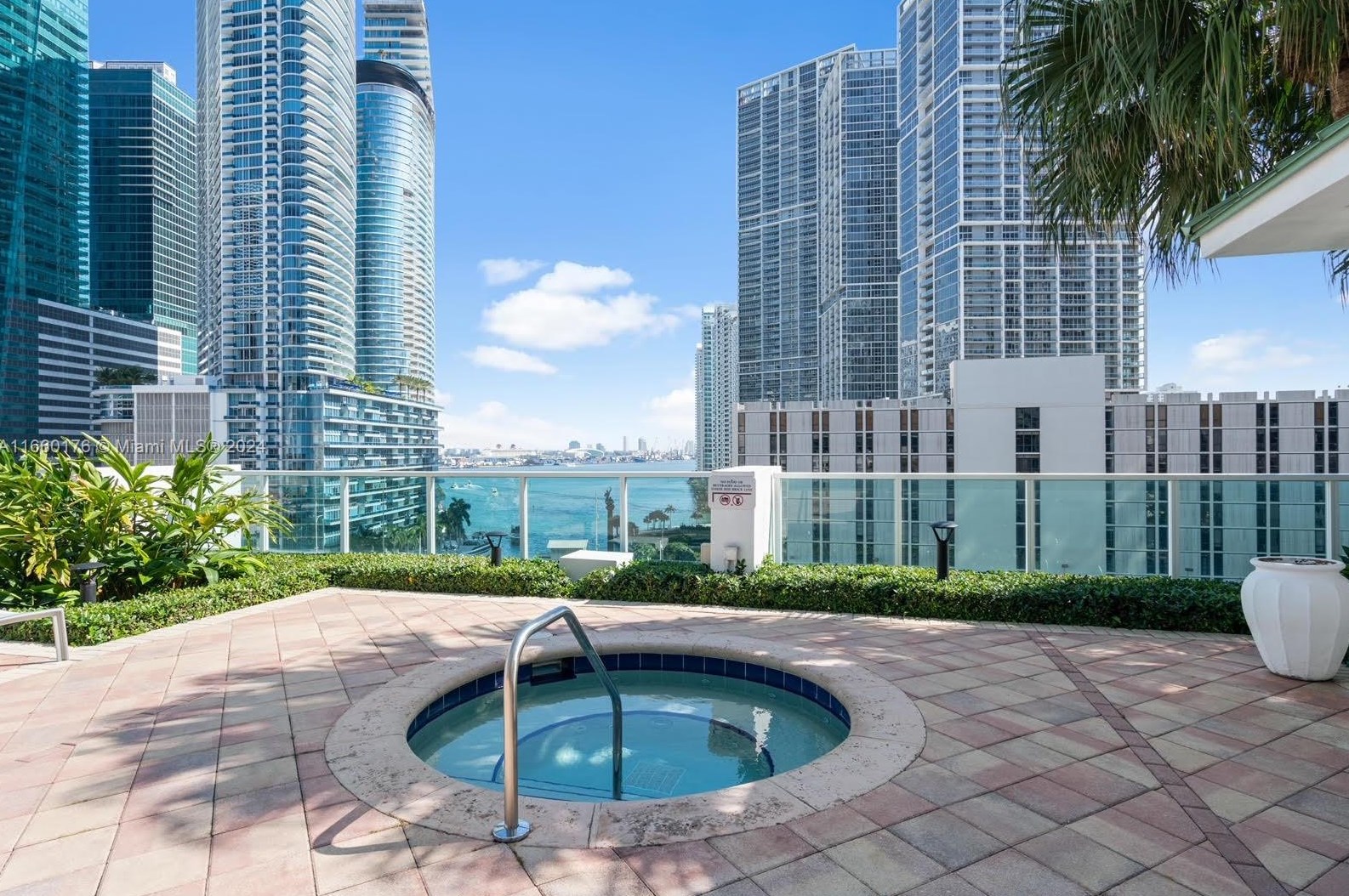 31 5th St, Miami FL 33131-2505 exterior