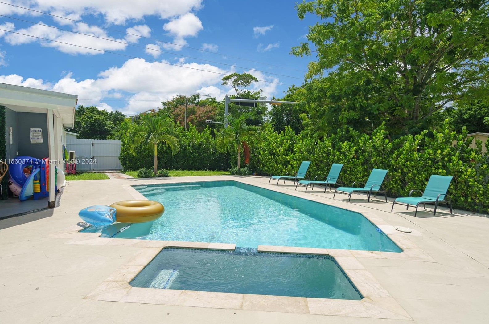 1201 211 St, Miami FL 33056-1121 exterior