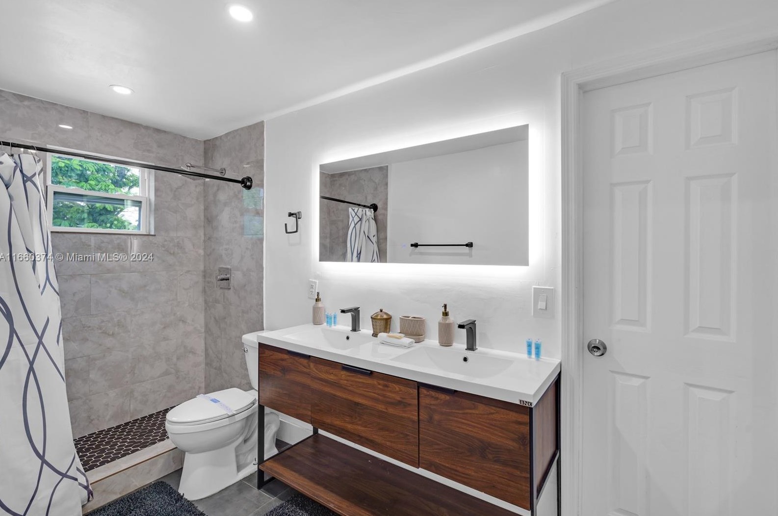 1201 211 St, Miami FL 33056-1121 exterior