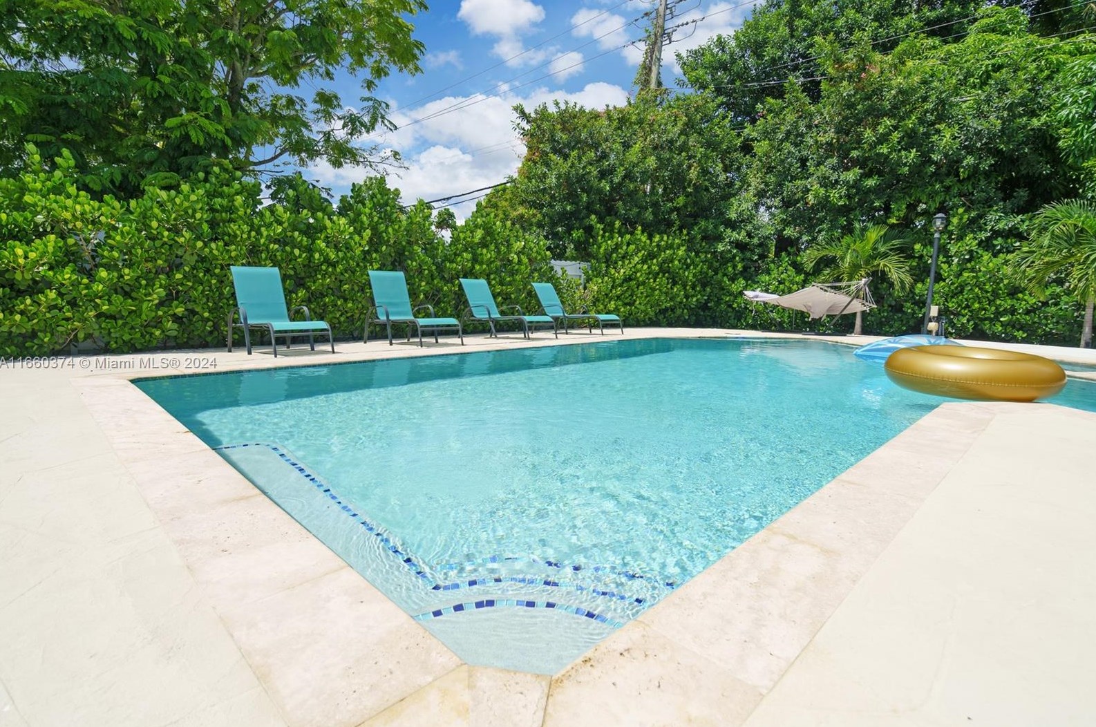 1201 211 St, Miami FL 33056-1121 exterior