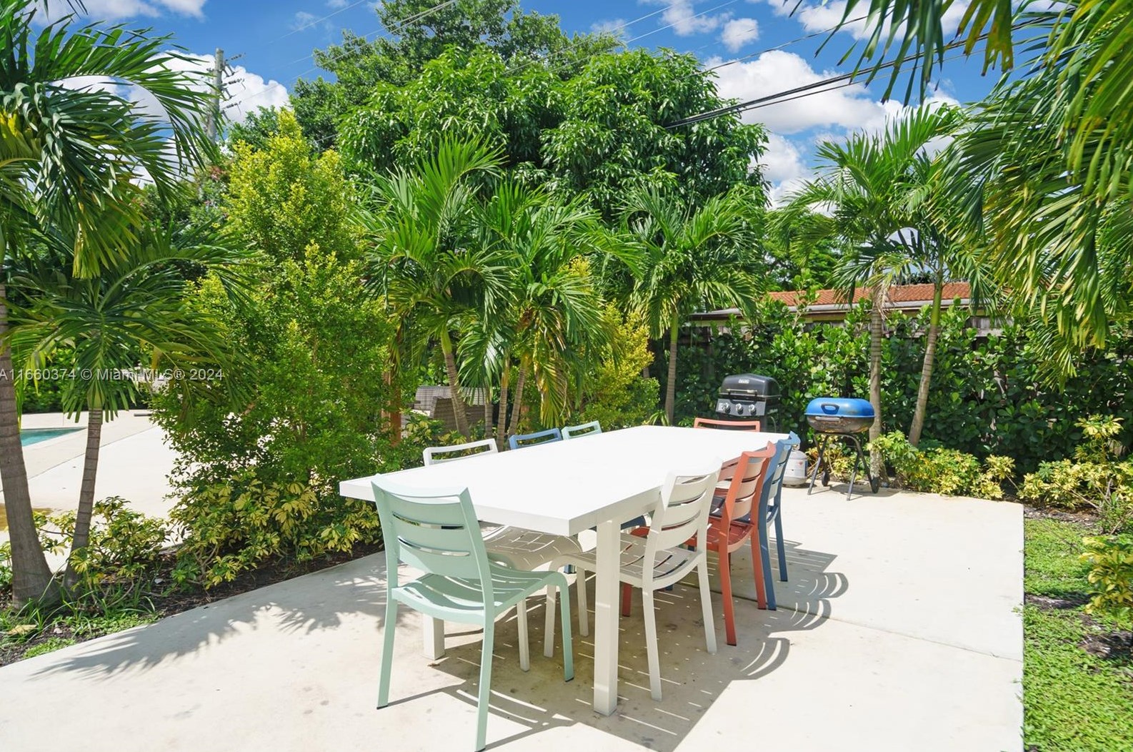 1201 211 St, Miami FL 33056-1121 exterior