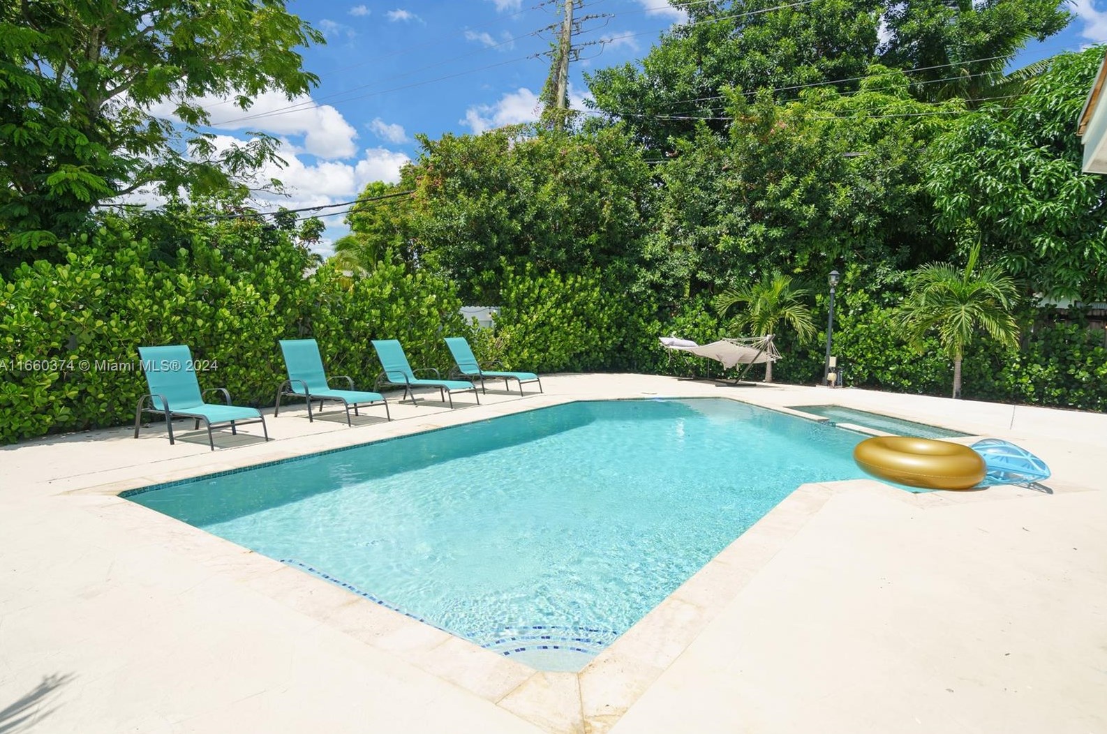 1201 211 St, Miami FL 33056-1121 exterior