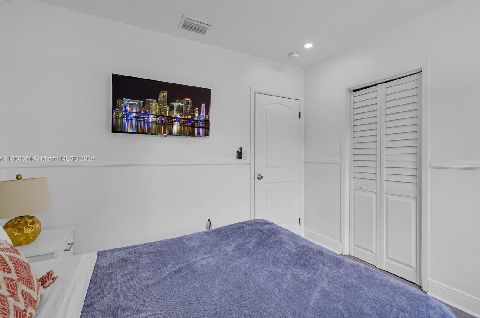 1201 211 St, Miami FL 33056-1121 exterior