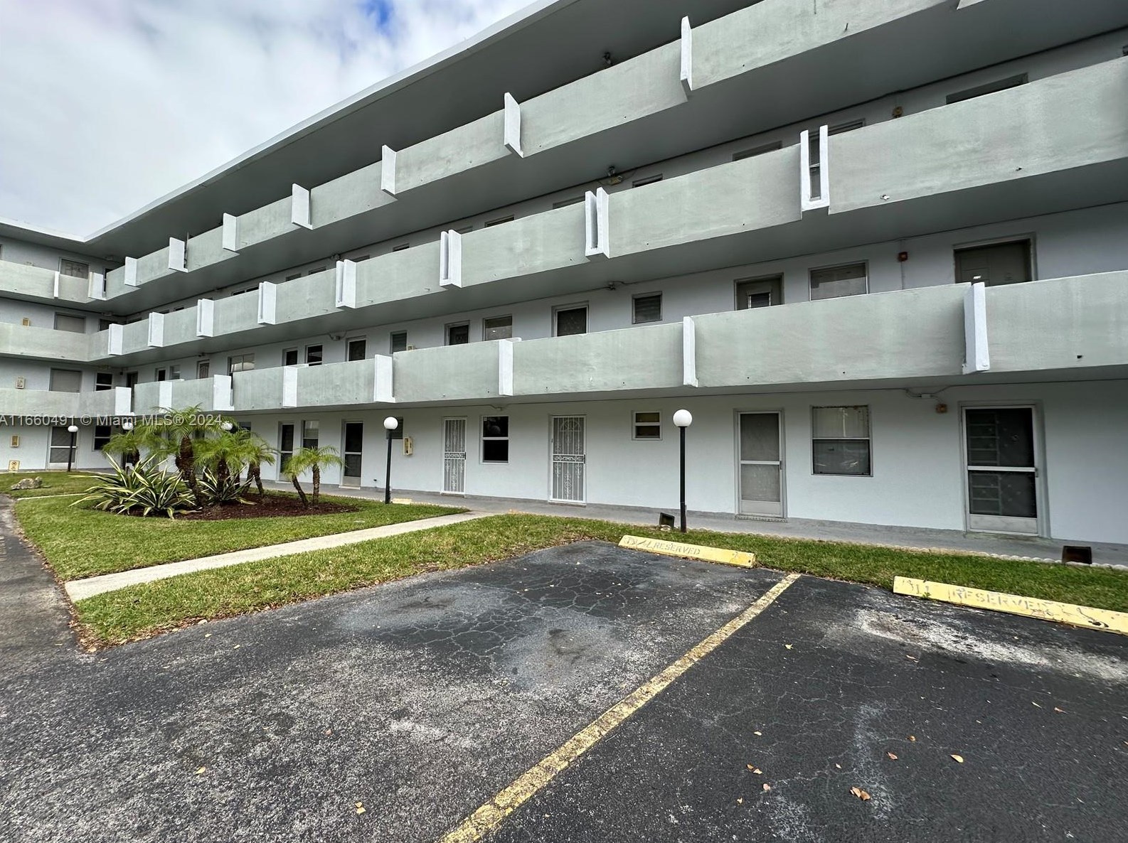 1351 191st St, Miami FL  33169-3431 exterior