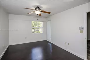 446 SW 113th Way, Pembroke Pines, FL 33025 - Photo 13