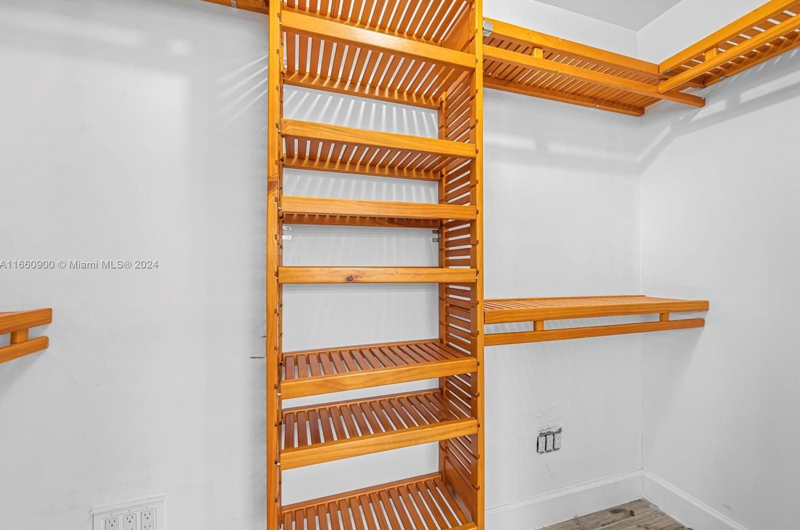 10350 44 St, Miami FL 33142-7971 exterior