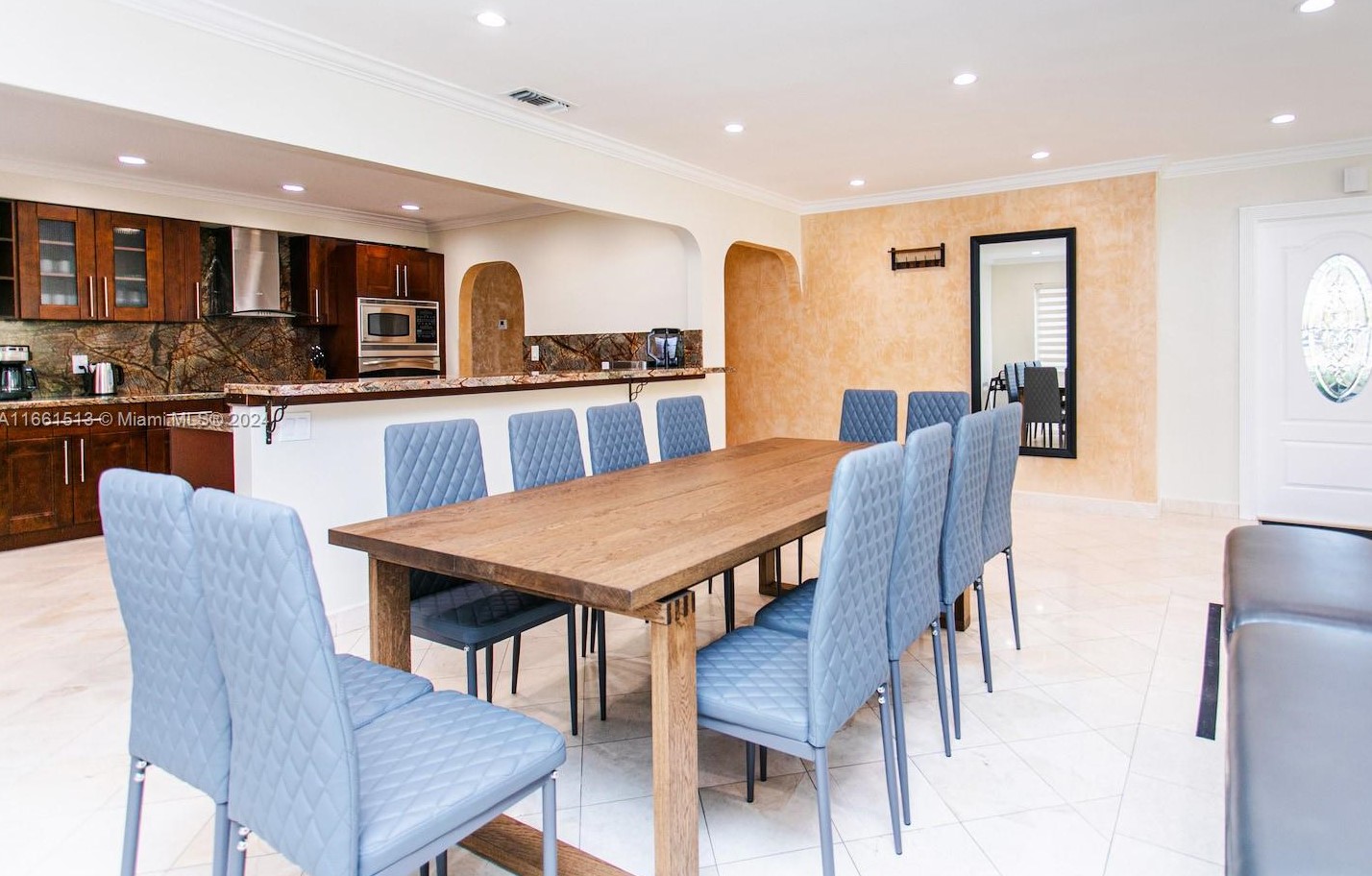 1045 Hollywood Blvd, Hollywood FL 33019-1515 exterior