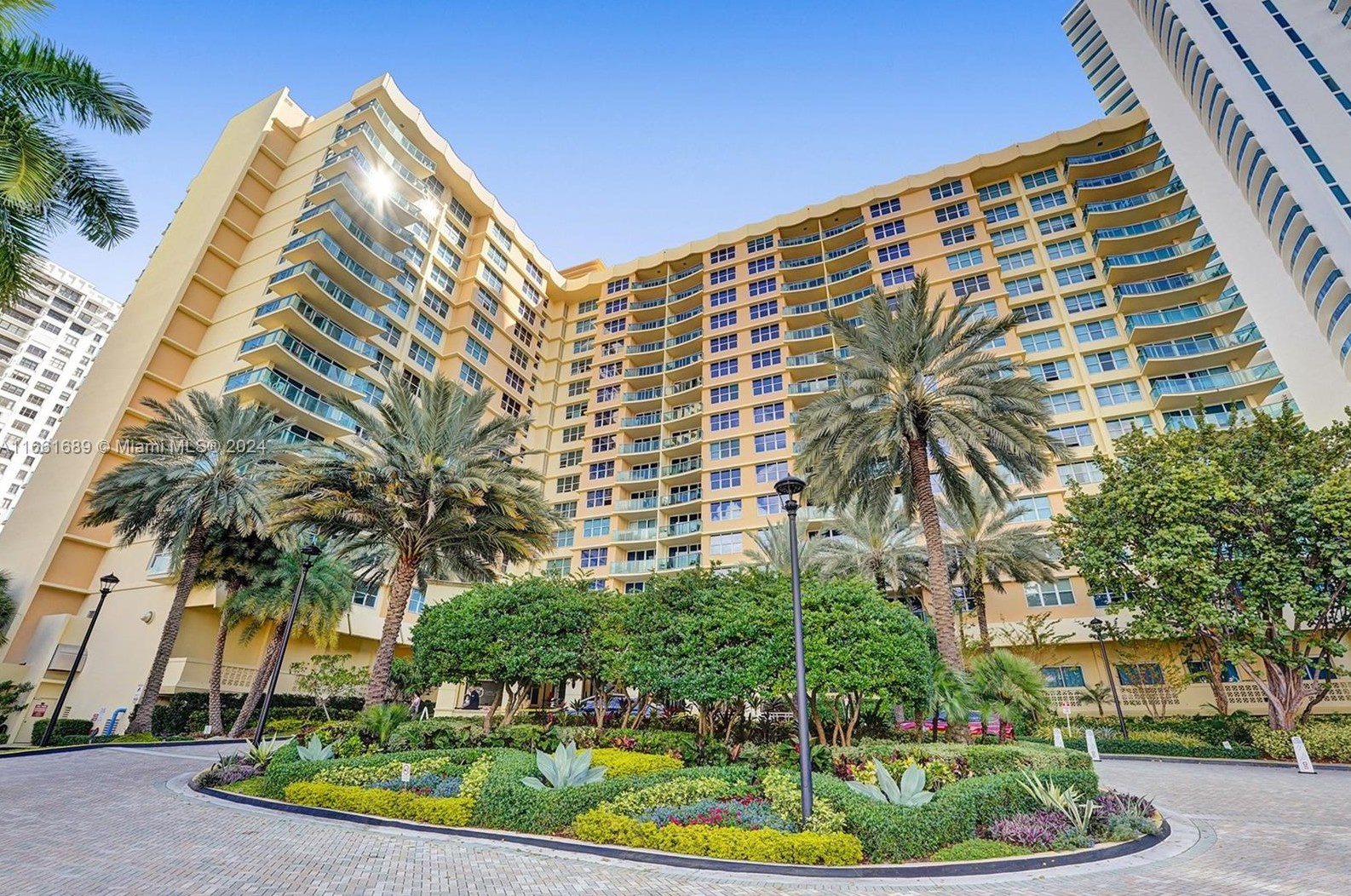 2501 Ocean Dr, Hollywood FL 33019-2699 exterior