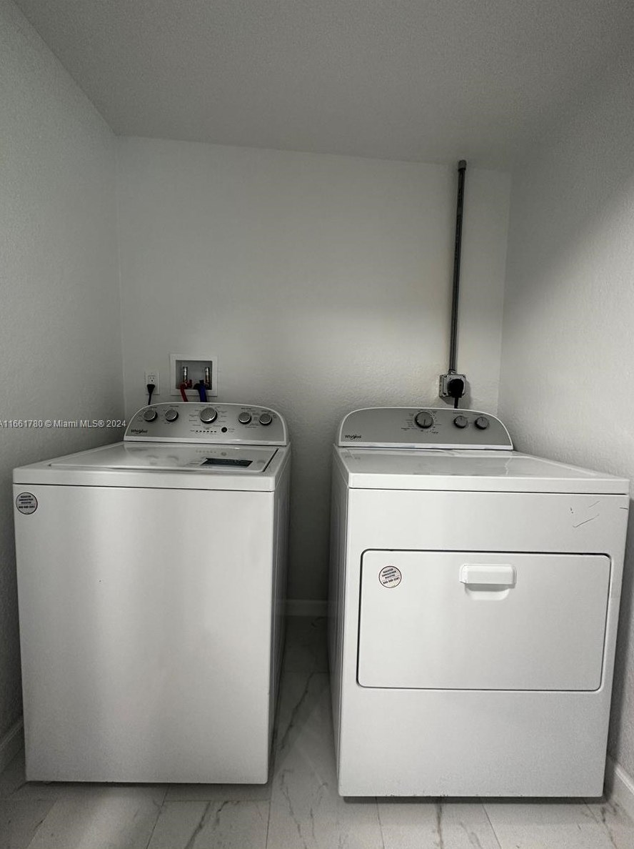 1805 175 St, Miami FL 33056-4840 exterior