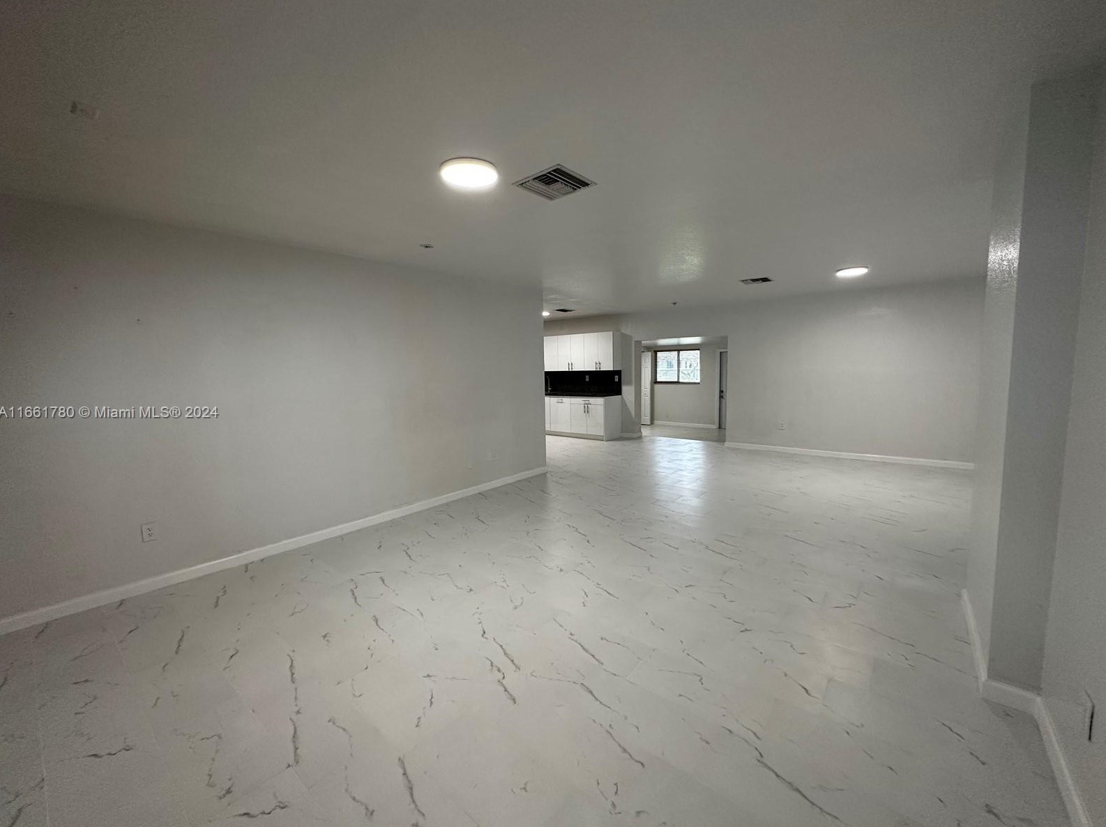 1805 175 St, Miami FL 33056-4840 exterior