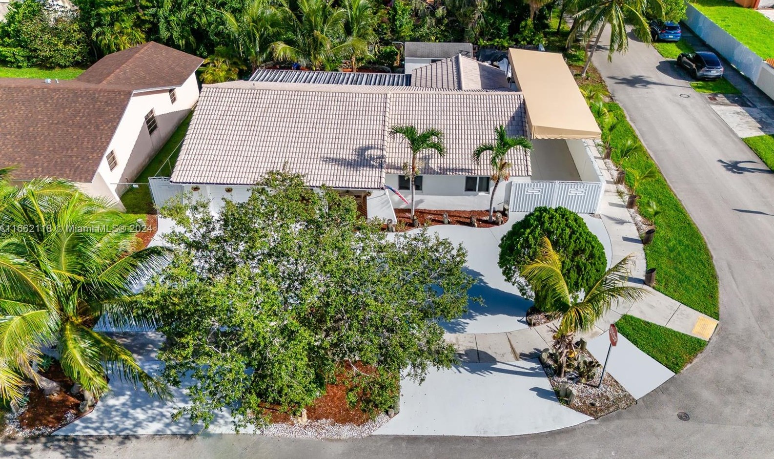 13015 2nd Ter, Miami FL 33125-4936 exterior