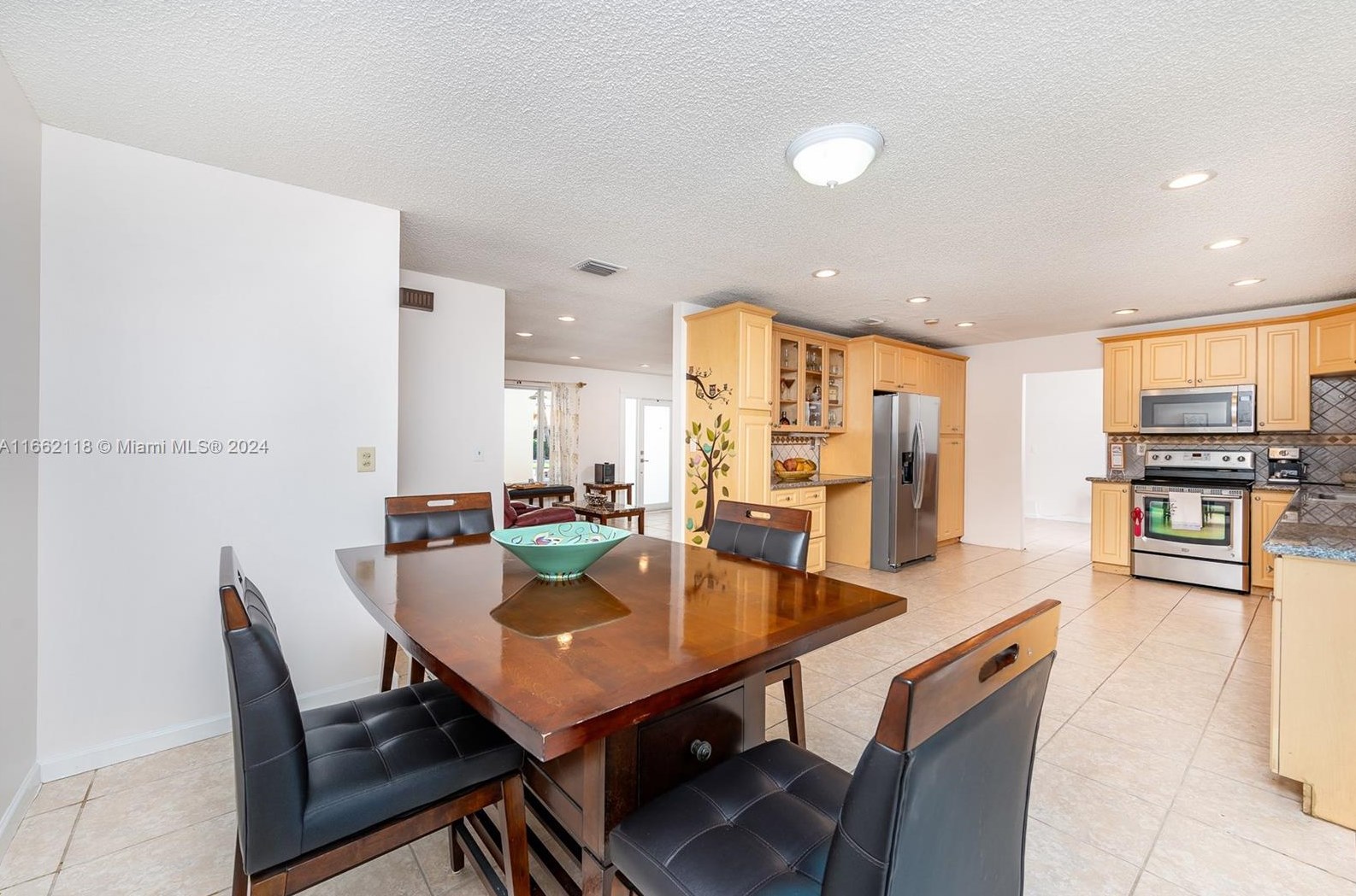 13015 2nd Ter, Miami FL 33125-4936 exterior