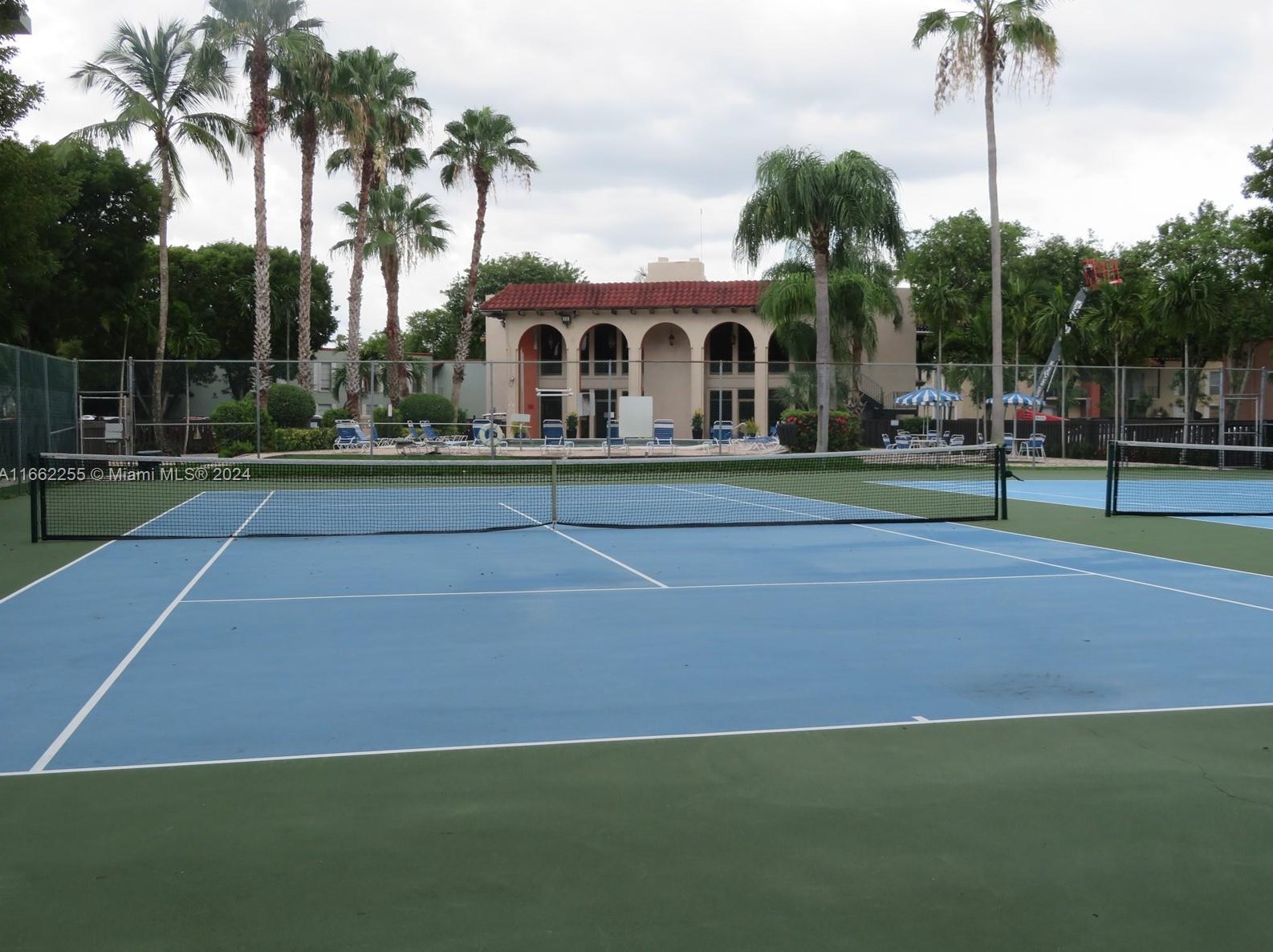 10762 Kendall Dr, Miami FL 33176-1482 exterior