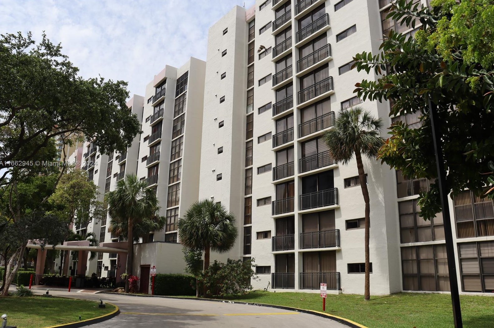 16919 Bay Rd, Miami FL 33160-4253 exterior