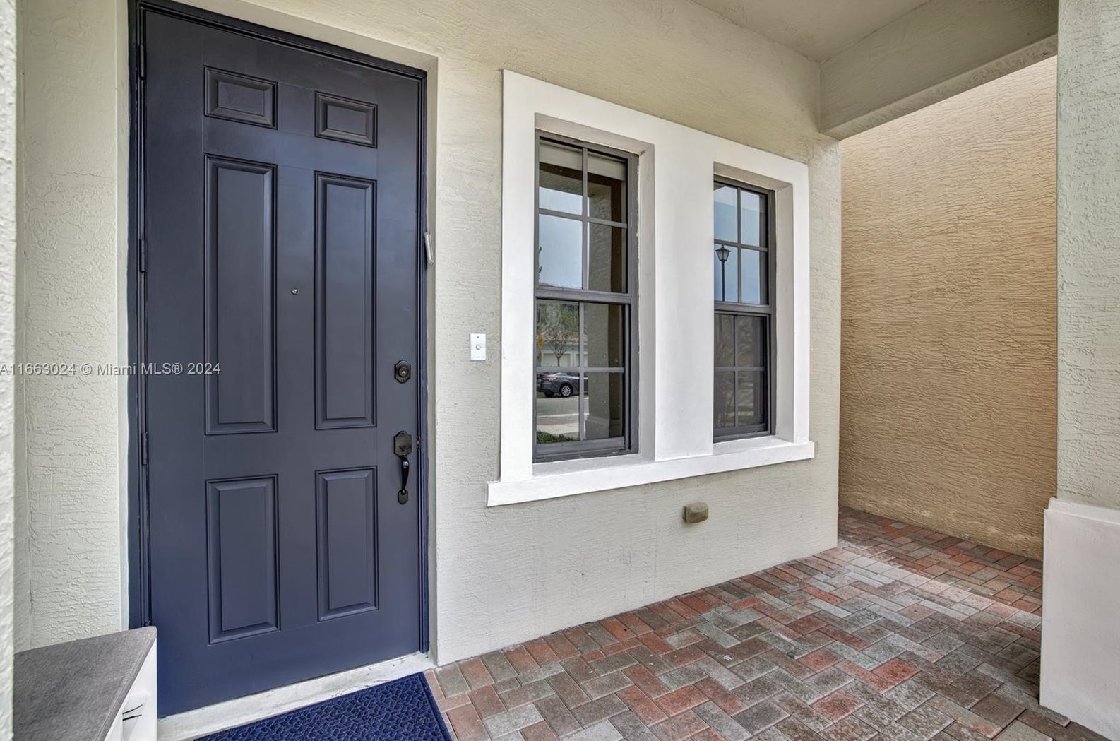 657 191st St, Miami FL  33179-3967 exterior