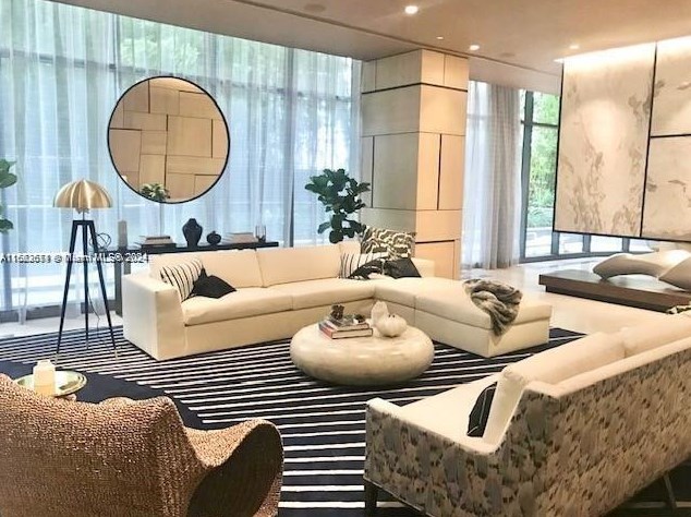 45 9th St, Miami FL  33132-1714 exterior