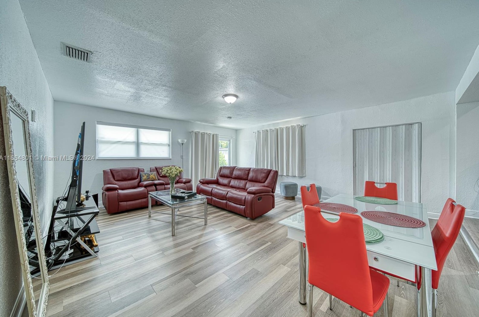 2000 Service Rd, Miami FL 33054-3753 exterior