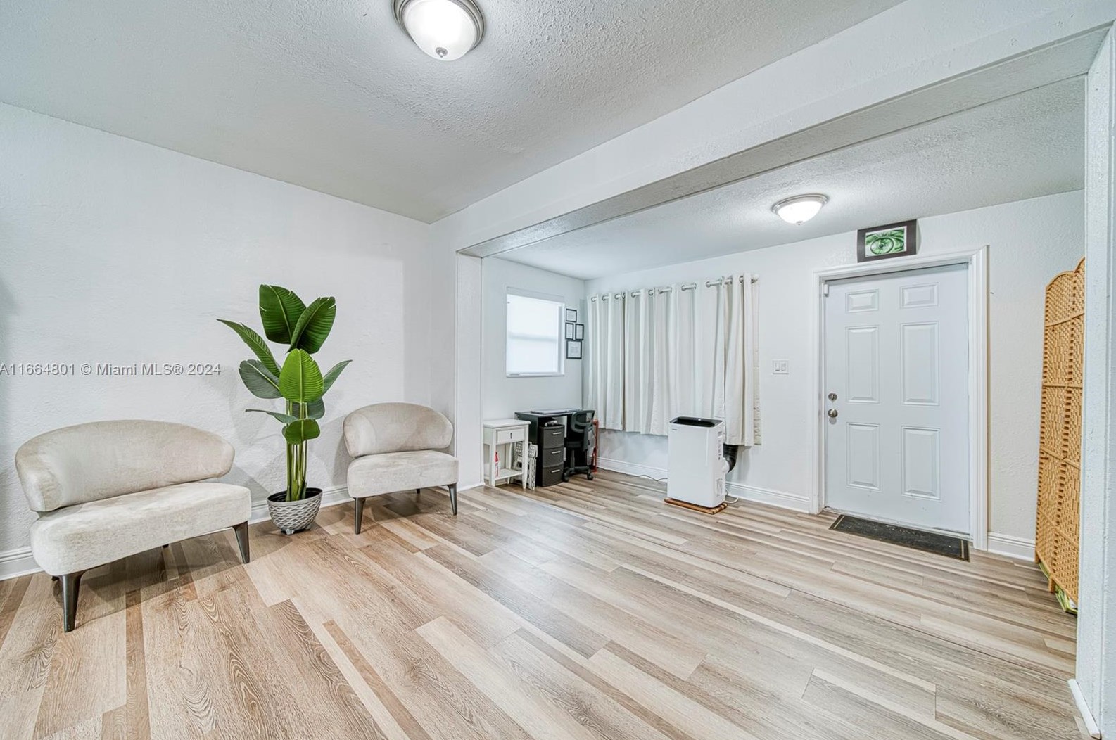 2000 Service Rd, Miami FL 33054-3753 exterior