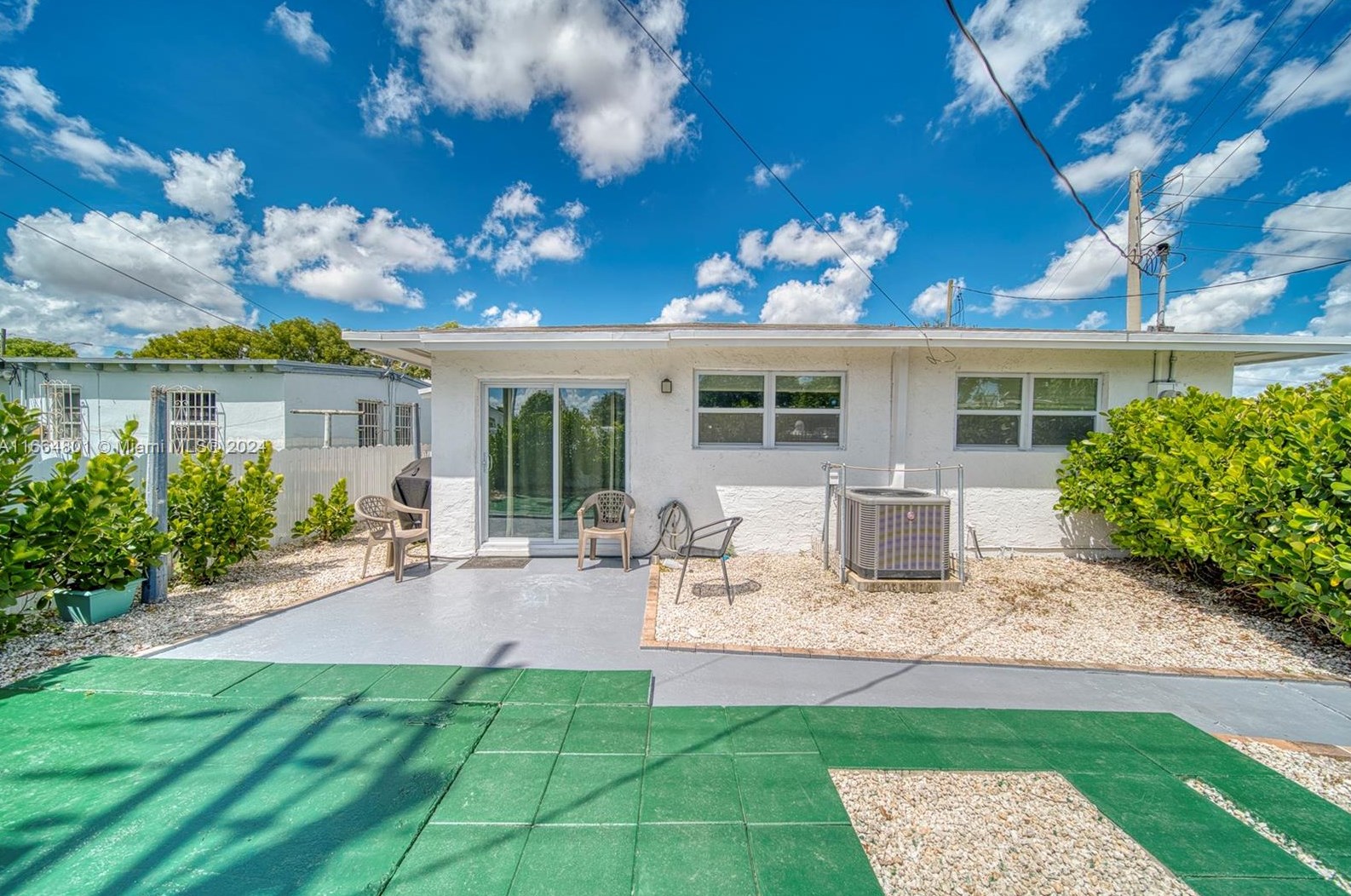 2000 Service Rd, Miami FL 33054-3753 exterior