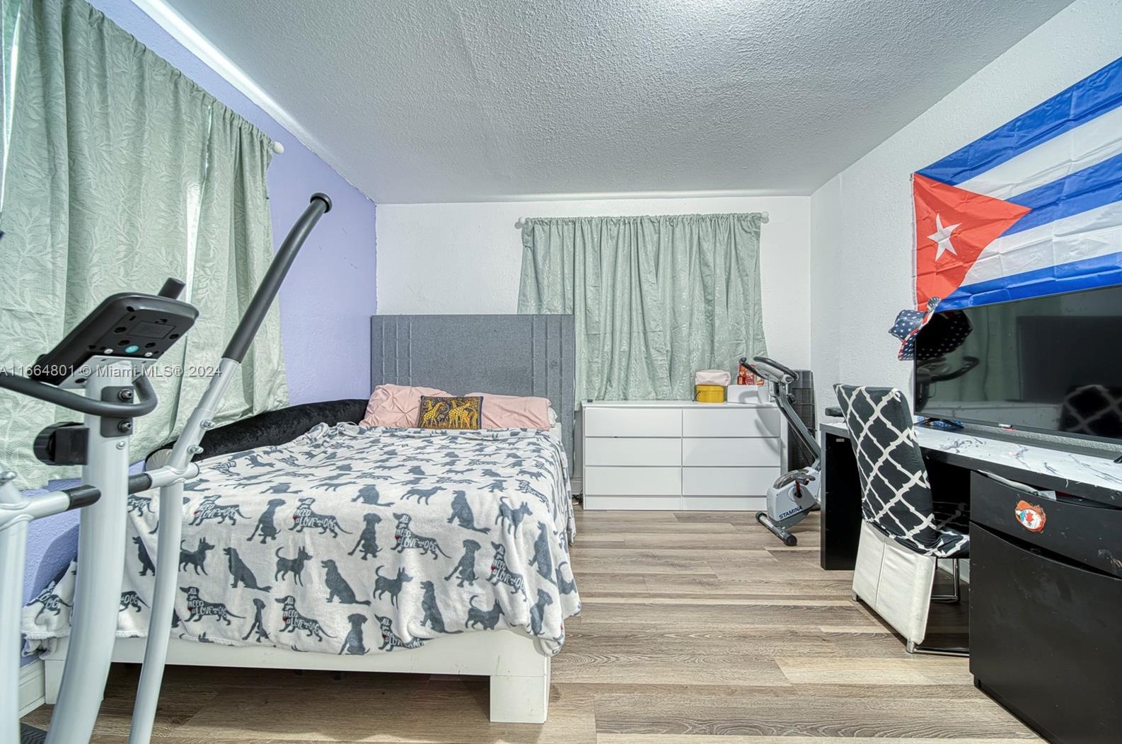 2000 Service Rd, Miami FL 33054-3753 exterior