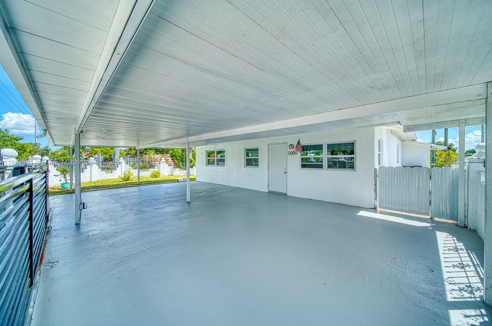 2000 Service Rd, Miami FL 33054-3753 exterior