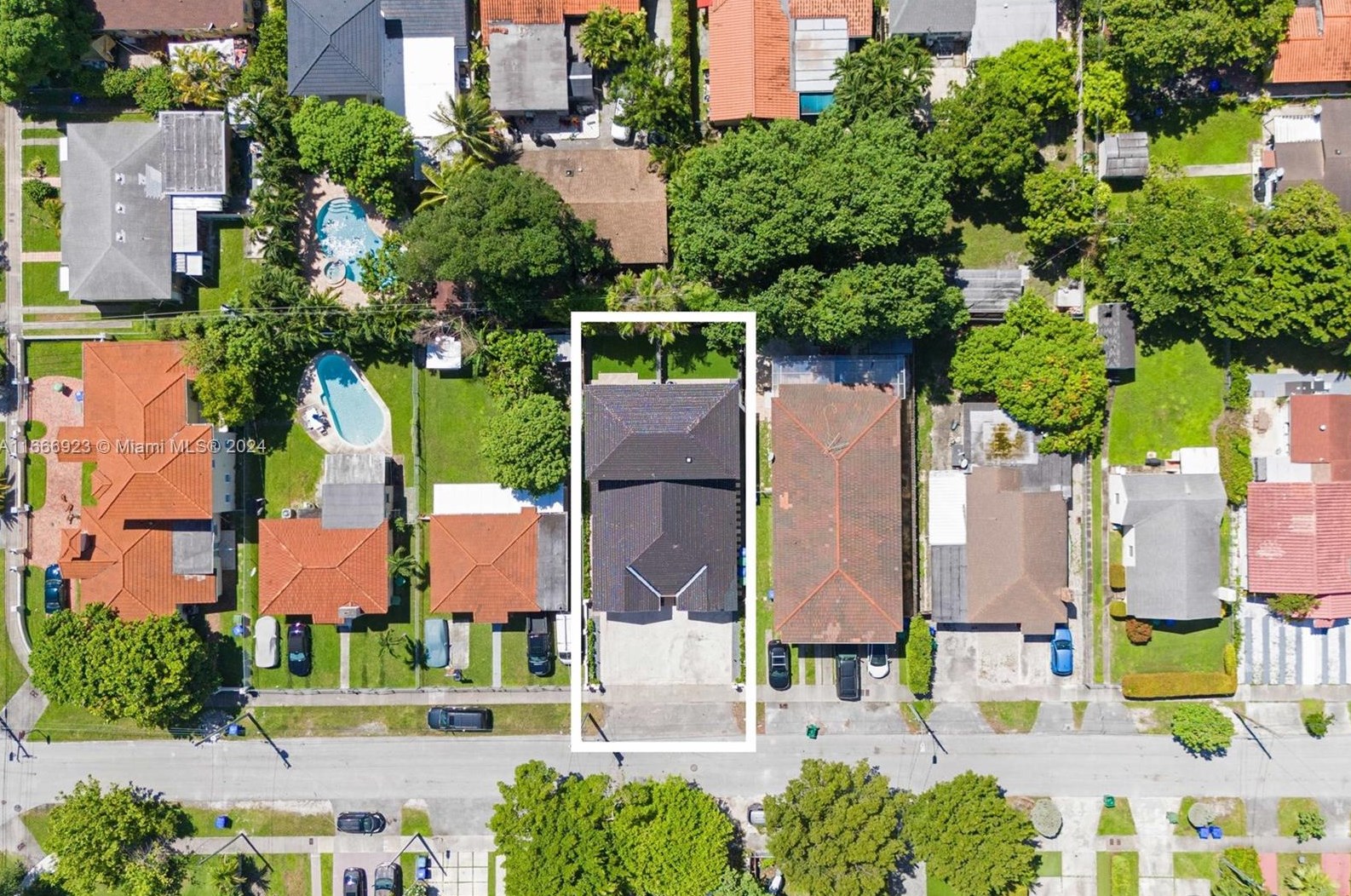 2652 34th Ave, Miami FL  33133-2730 exterior