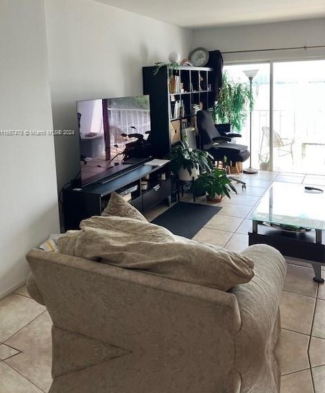 500 Bayview Dr, Miami FL  33160-4710 exterior