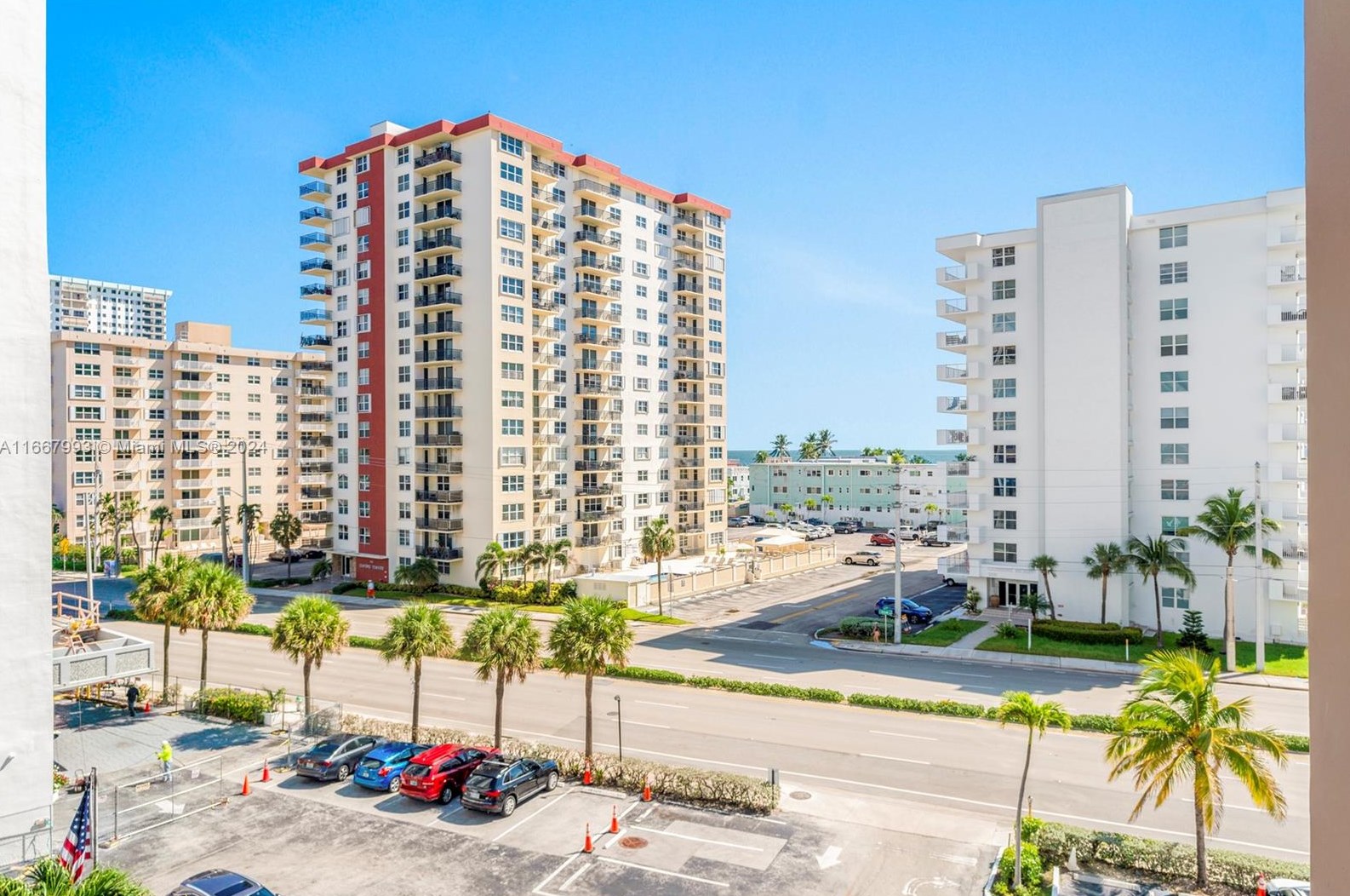 1410 Ocean Dr, Hollywood FL  33019-2312 exterior