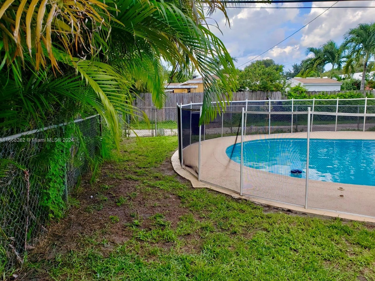 1423 175 St, Miami FL 33162-1356 exterior