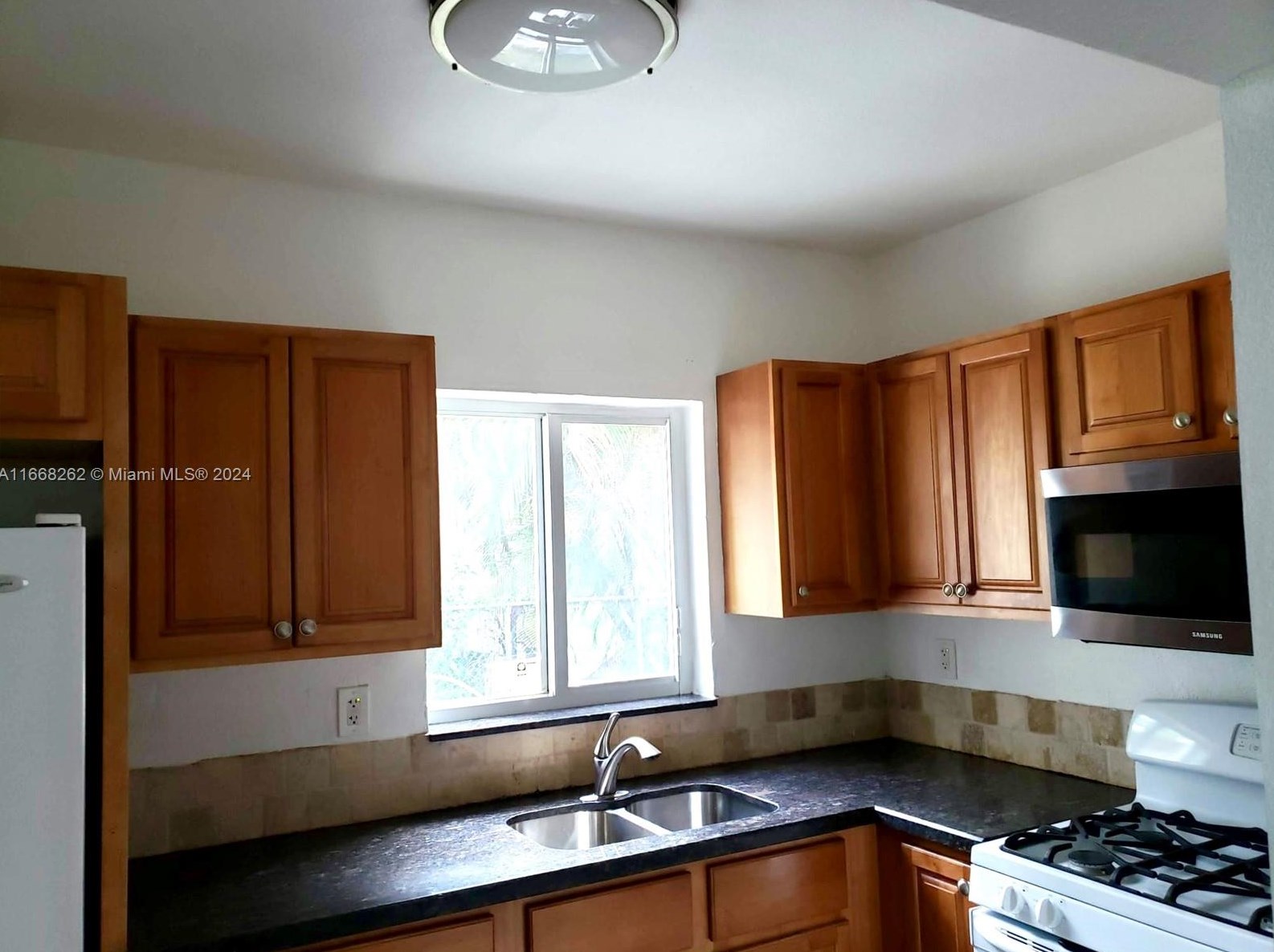 1423 175 St, Miami FL 33162-1356 exterior