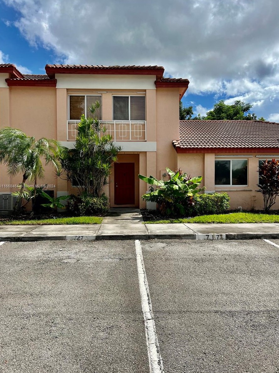 717 208th Dr, Hollywood FL  33029-2151 exterior