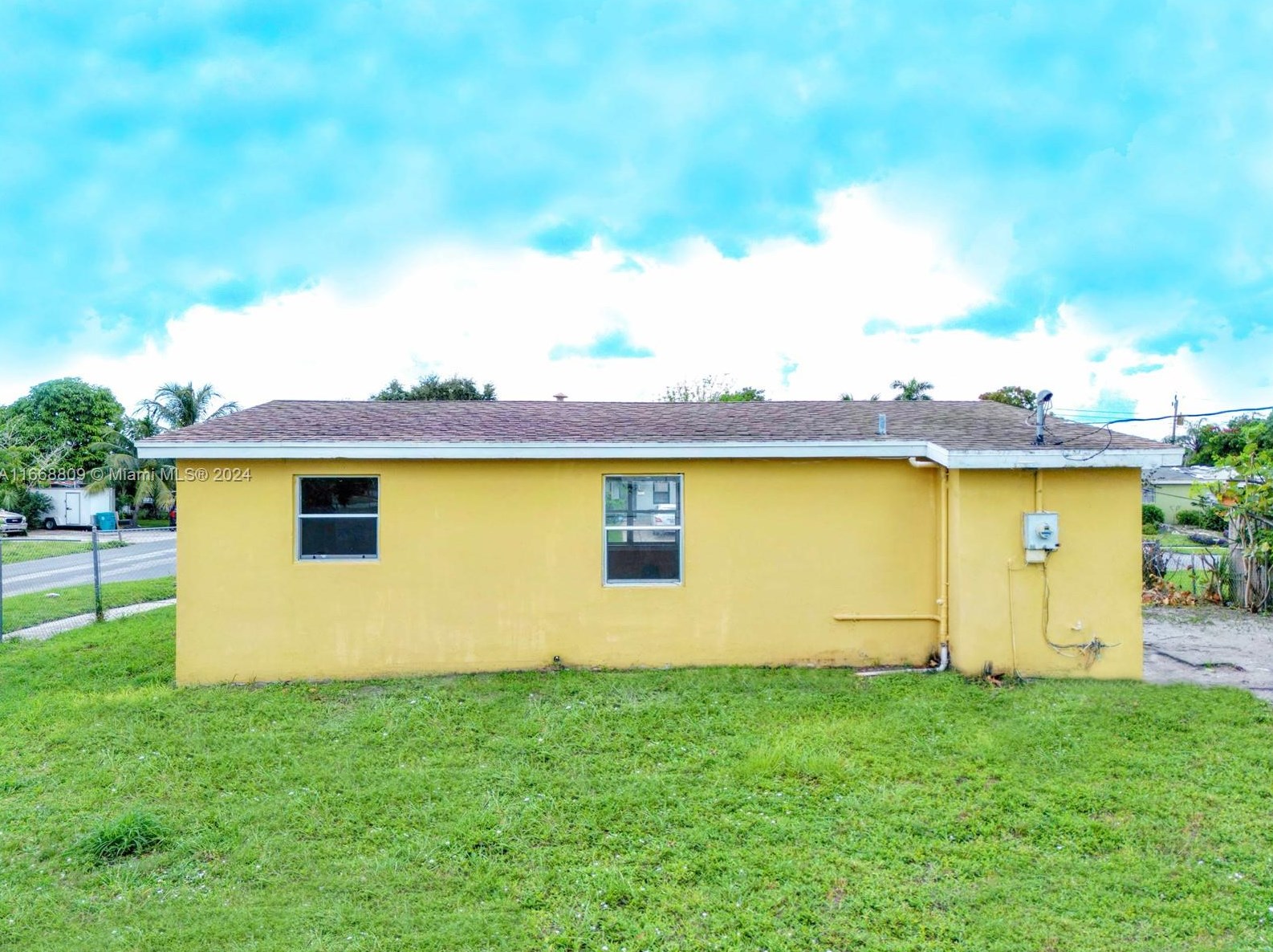 215 11 Ave, Boynton Beach FL 33435-3046 exterior