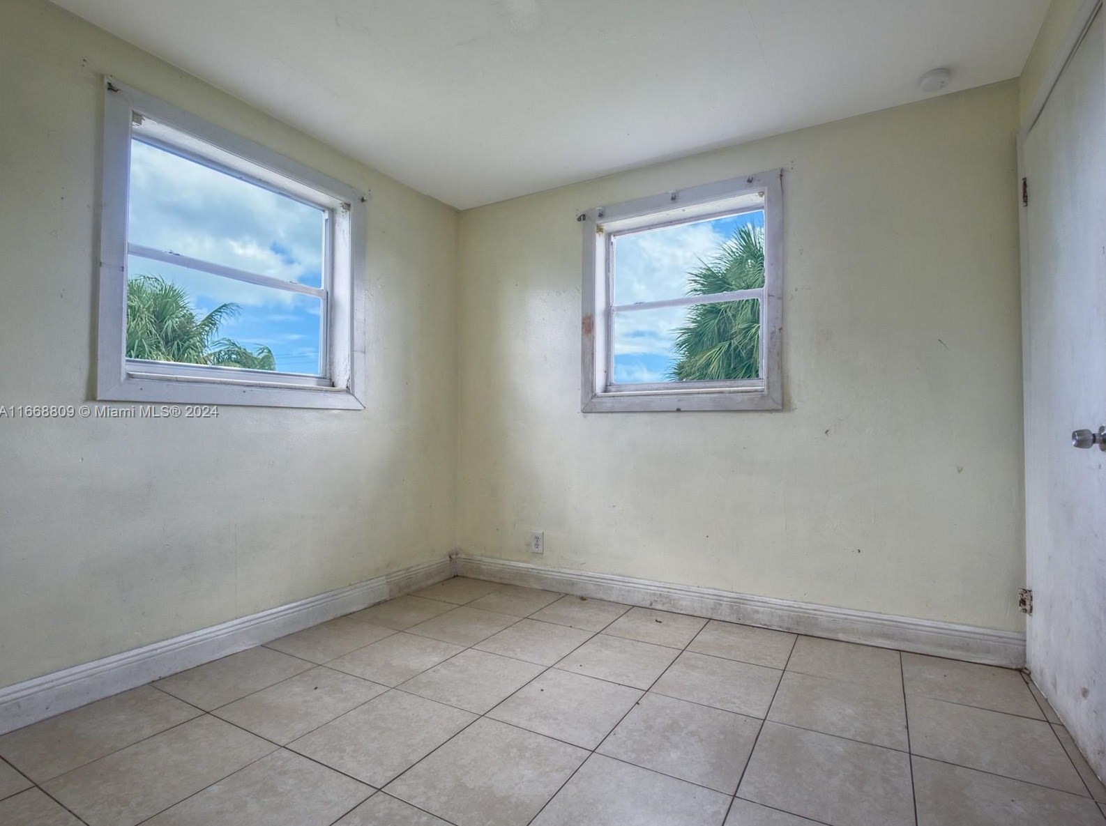 215 11 Ave, Boynton Beach FL 33435-3046 exterior