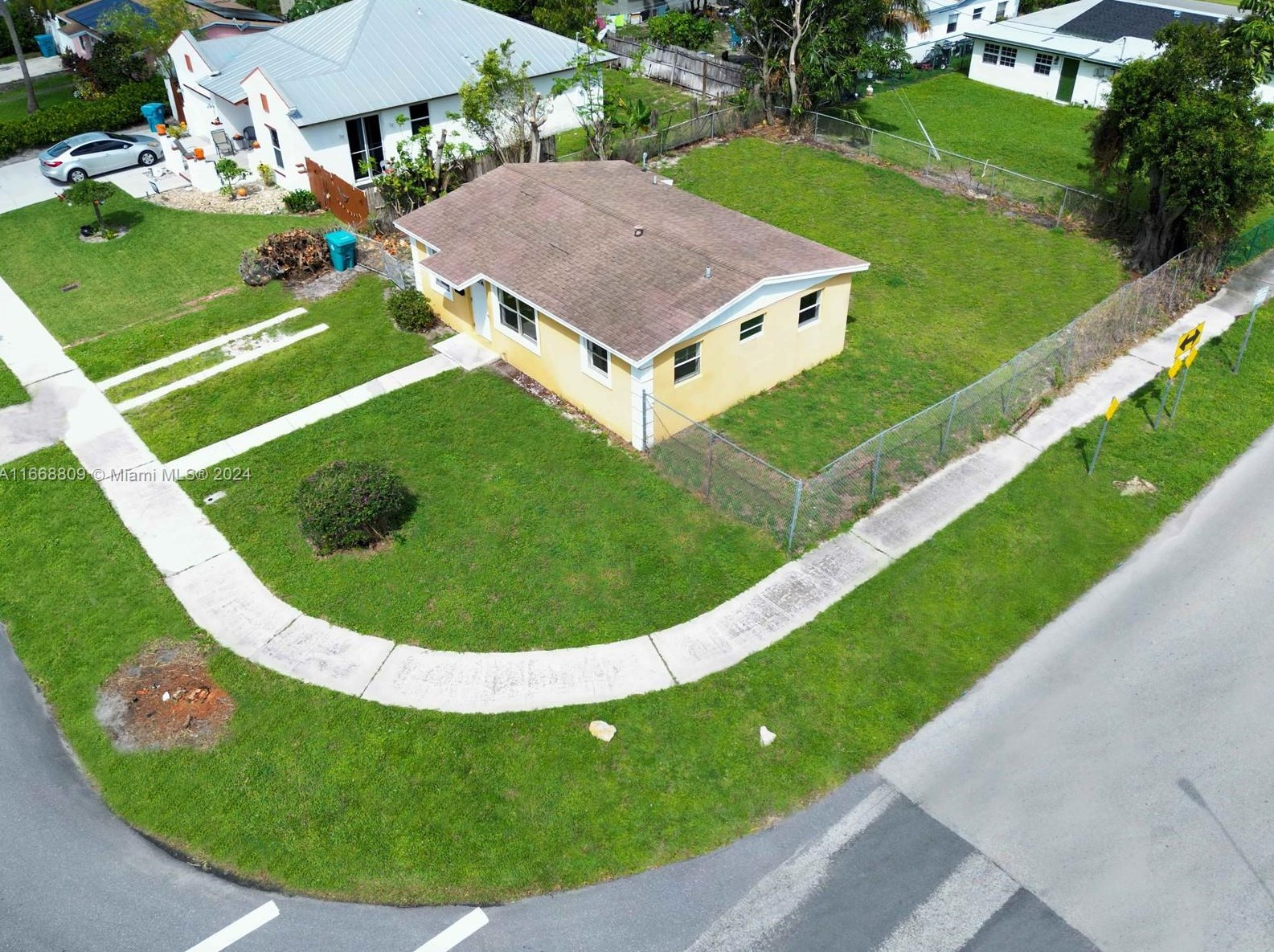 215 11 Ave, Boynton Beach FL 33435-3046 exterior