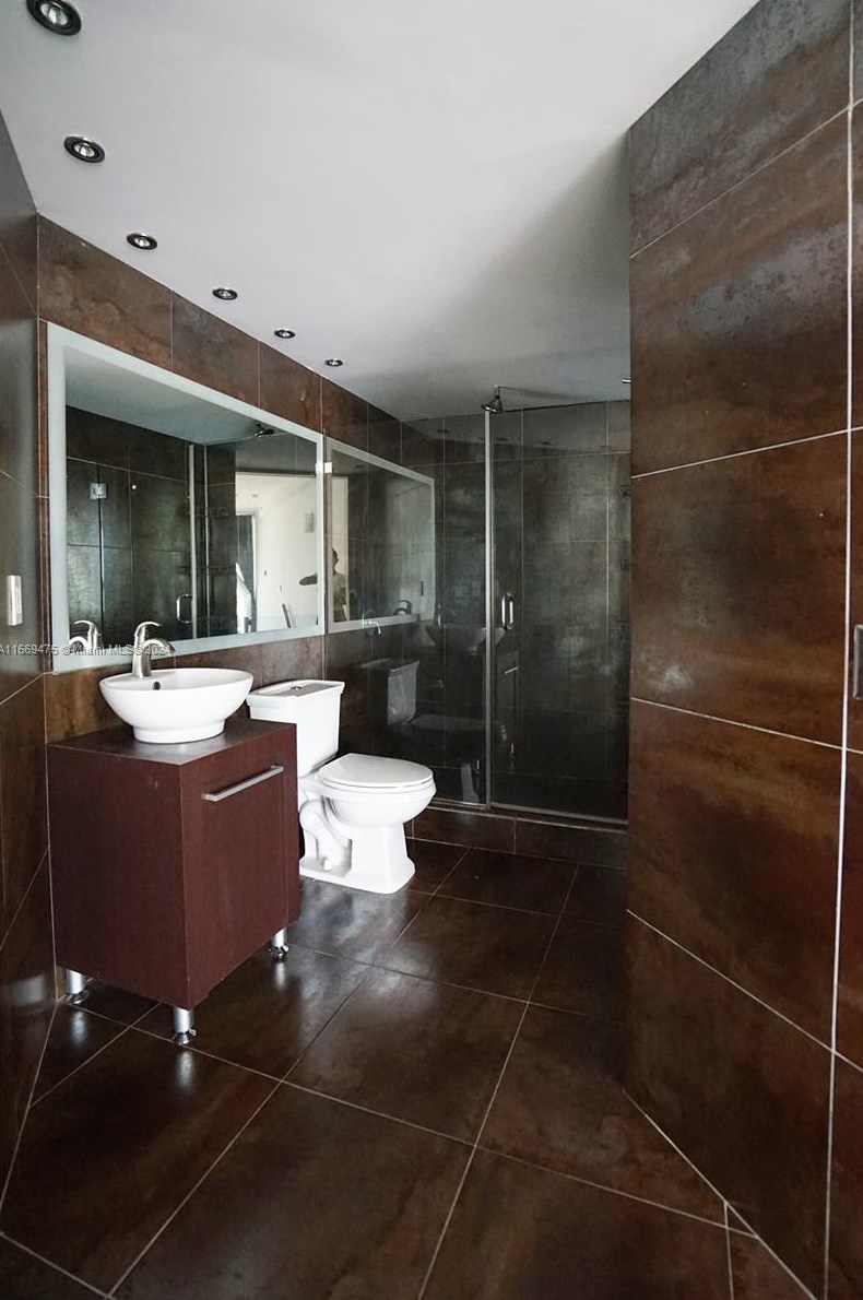 690 1st Ct, Miami FL  33130-2934 exterior