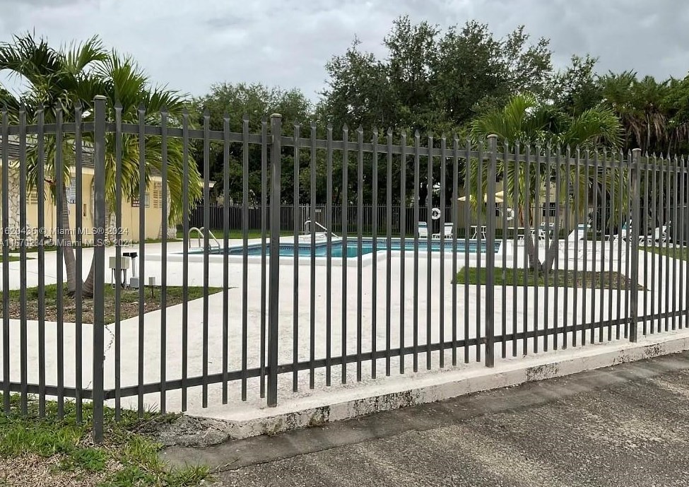 8561 137th Ave, Miami FL  33183-4075 exterior